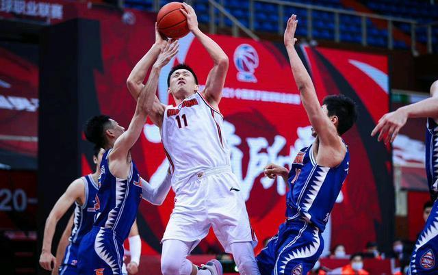 关于纷飞球迷期待,实力对决各显神通,胜负难料的信息 关于纷飞球迷期待,实力对决各显神通,胜负难料的信息