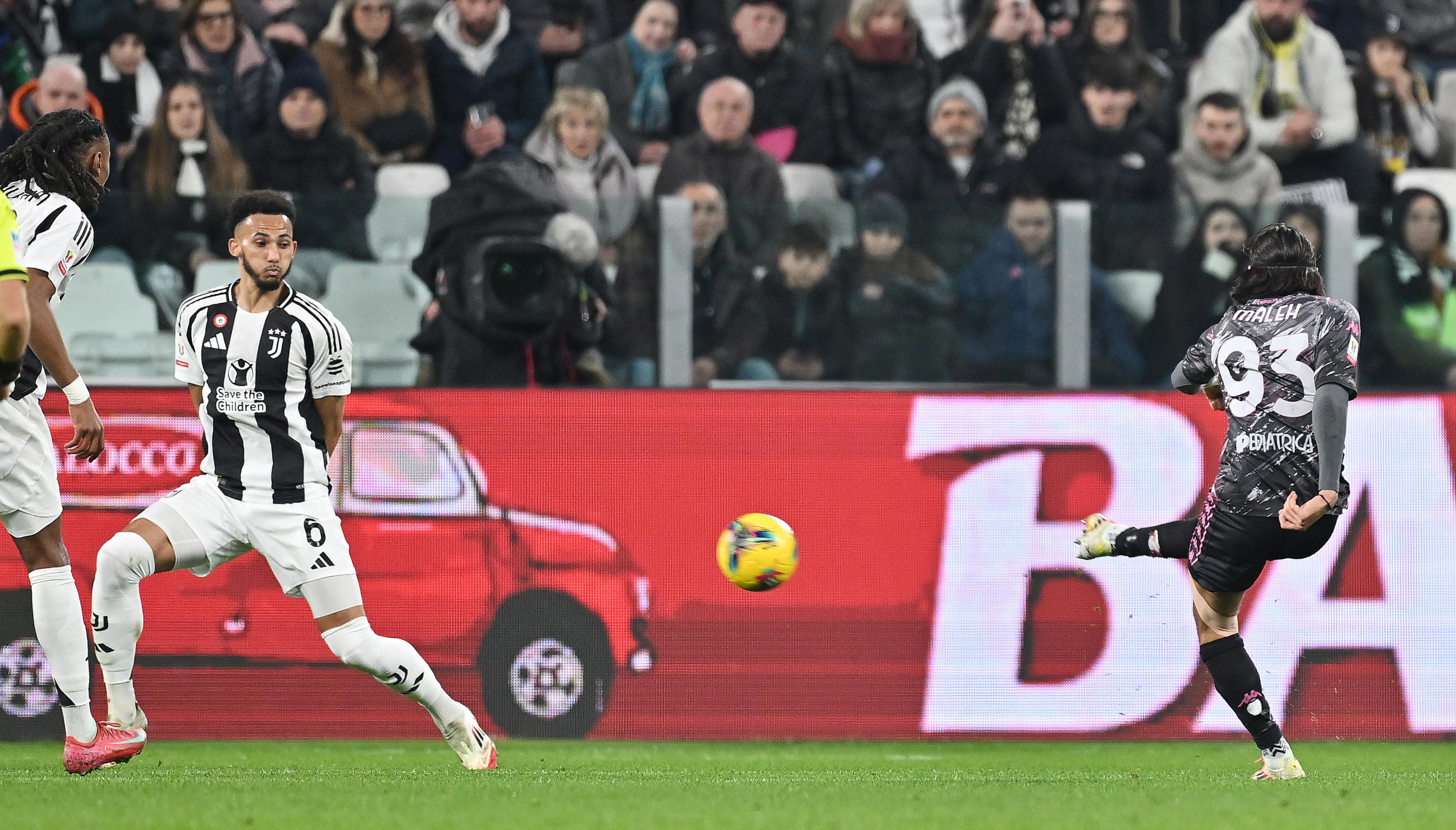 意大利球队遭遇连败，面临保级压力