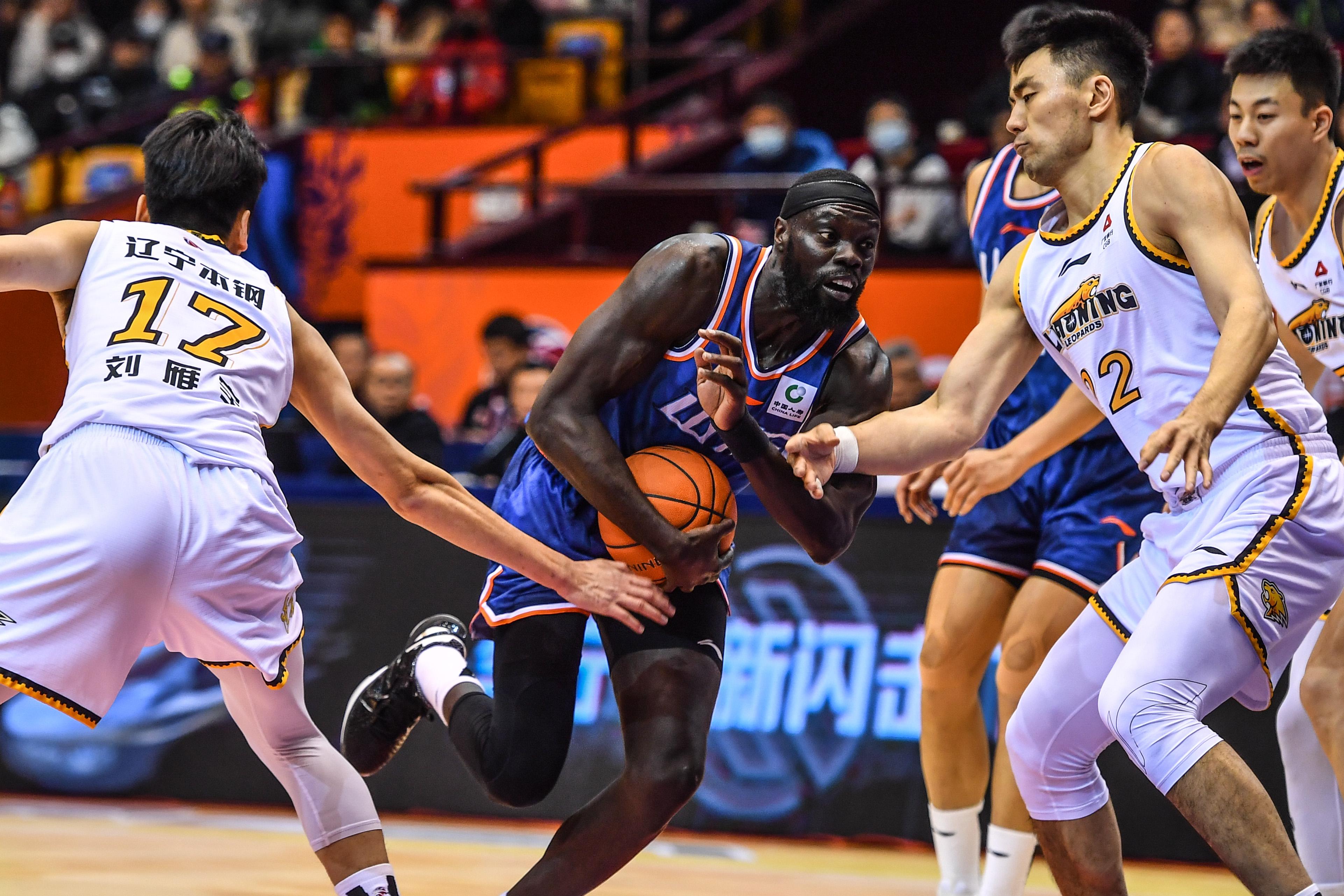 比赛过程精彩纷呈,CBA联赛气氛热烈 比赛过程精彩纷呈,CBA联赛气氛热烈