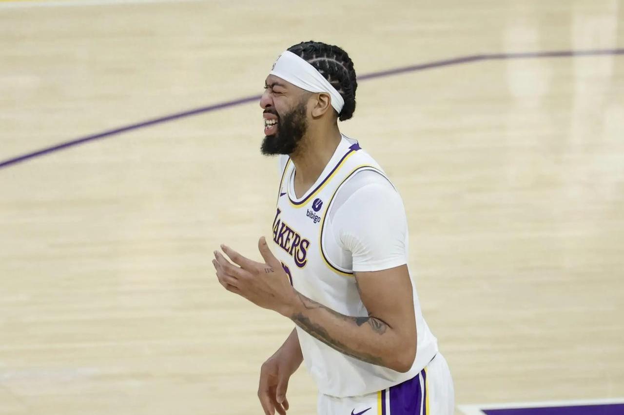 开云体育平台APP-关于篮球巨星安东尼-戴维斯借强势表现力平探花的信息