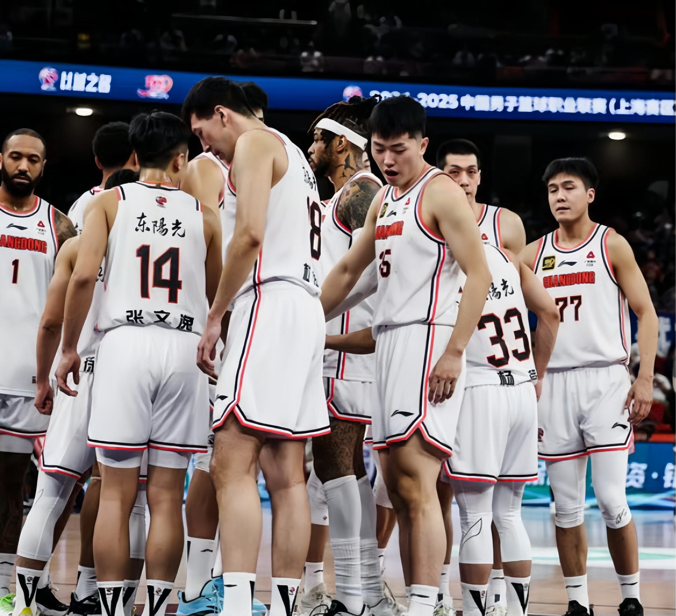 吉林男篮主场作战，屡次发挥火力，轻松战胜对手