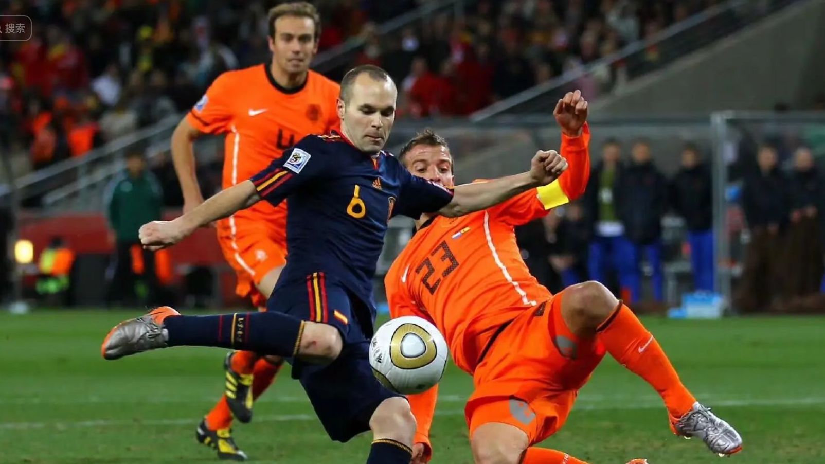 荷兰女足队员争先恐后，角逐上场机会