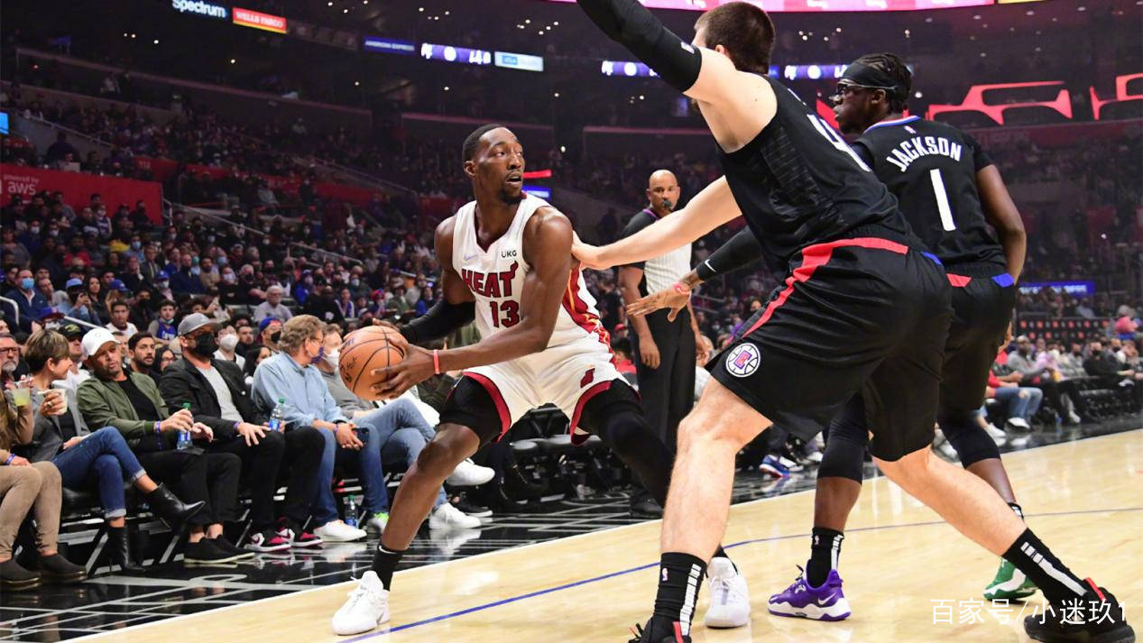 赛场上球员们的激情表现令人动容