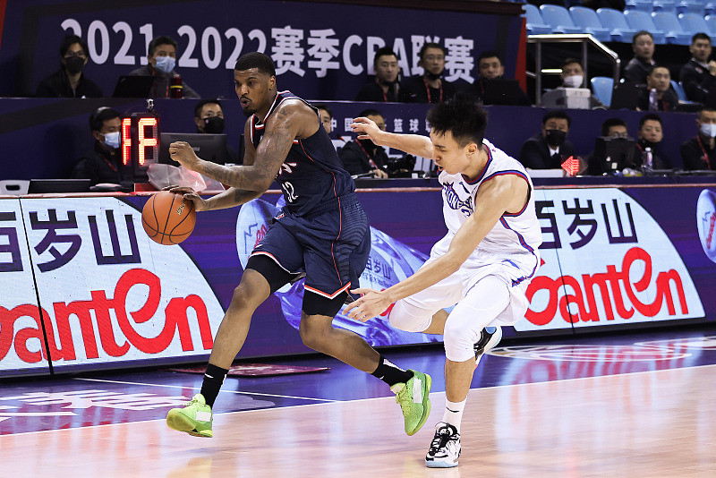 云南男篮在场上大放异彩，击败对手