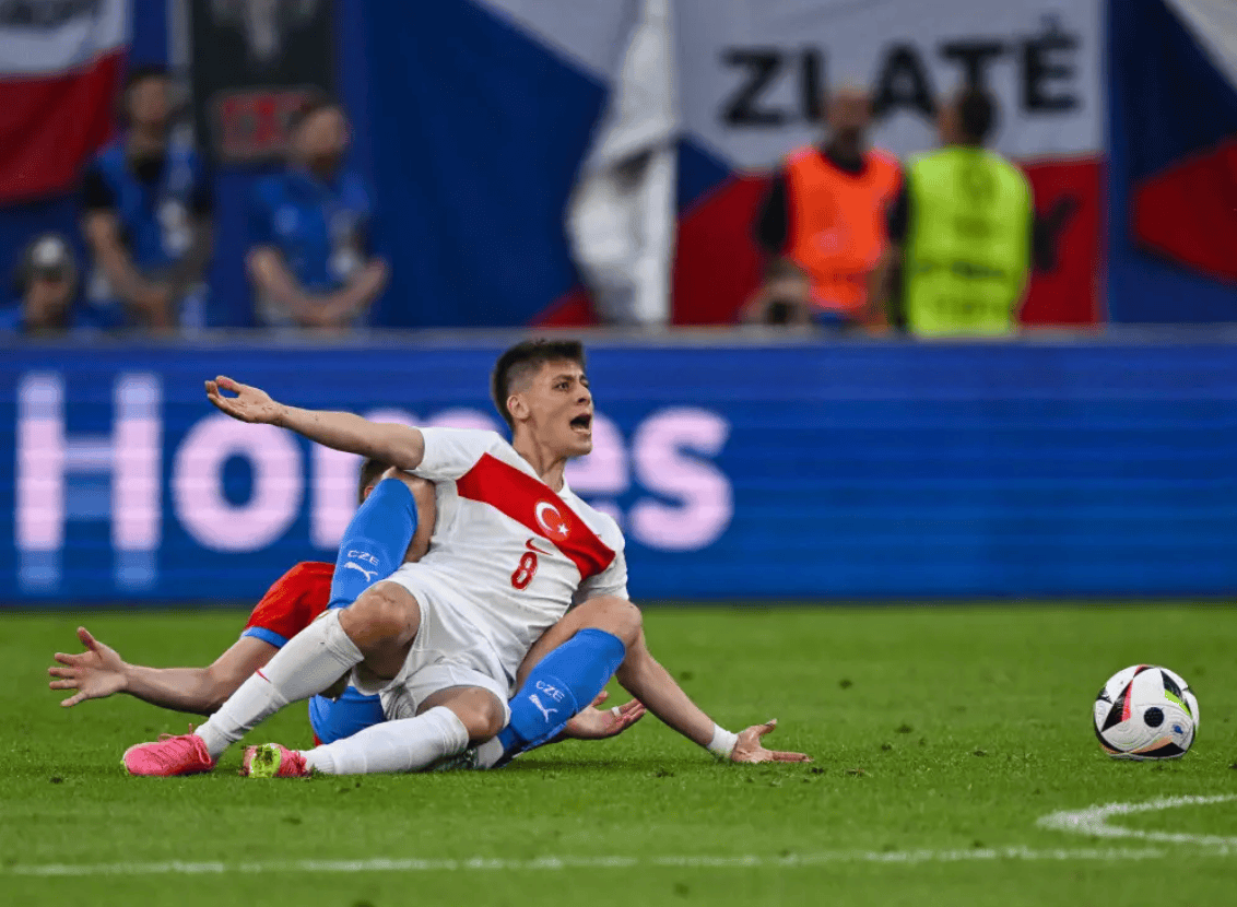 欧国联比赛:希腊队完胜土耳其队 欧国联比赛:希腊队完胜土耳其队