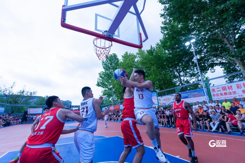 球场上的激情篮球对抗将全球粉丝沉浸其中的简单介绍 球场上的激情篮球对抗将全球粉丝沉浸其中的简单介绍