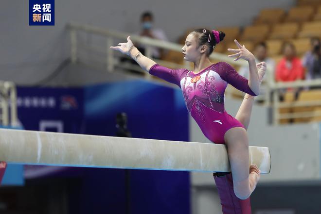 体操冠军用优美动作征服评委 体操冠军用优美动作征服评委