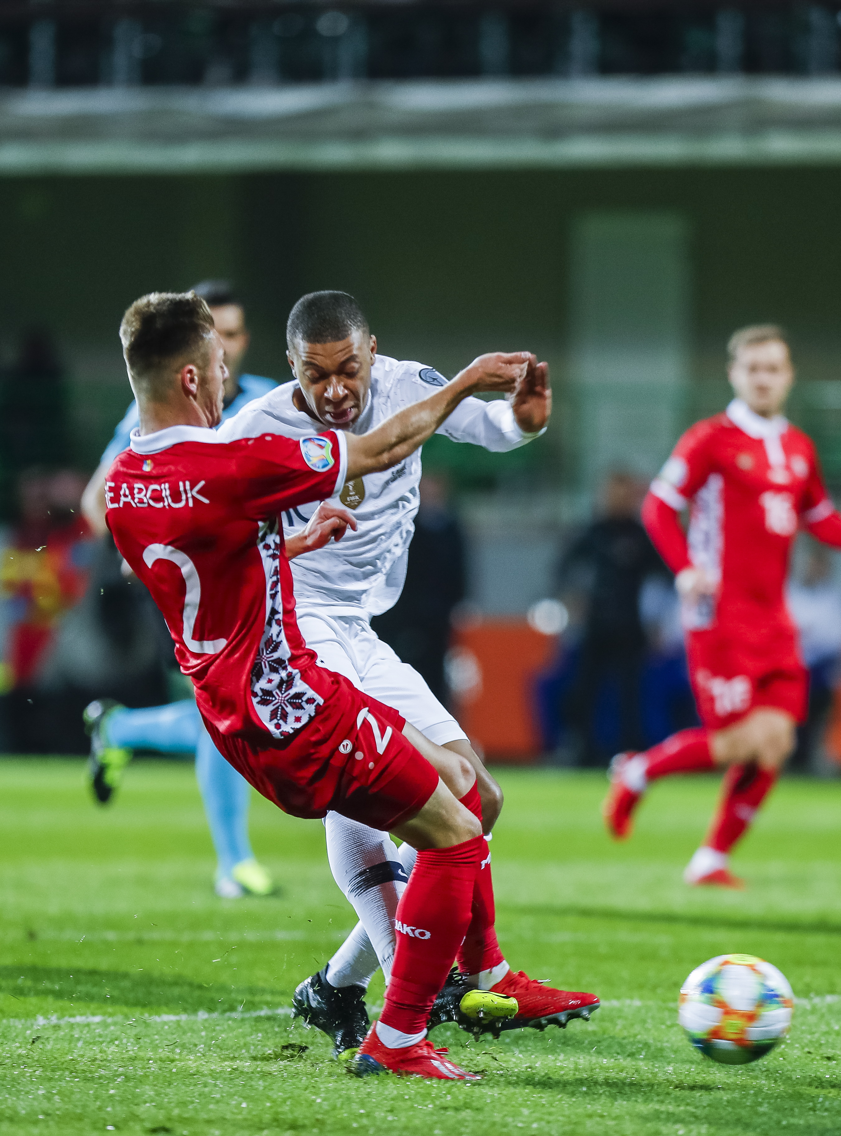 开云体育下载-精彩瞬间!欧预赛赛场上掀起热潮的简单介绍