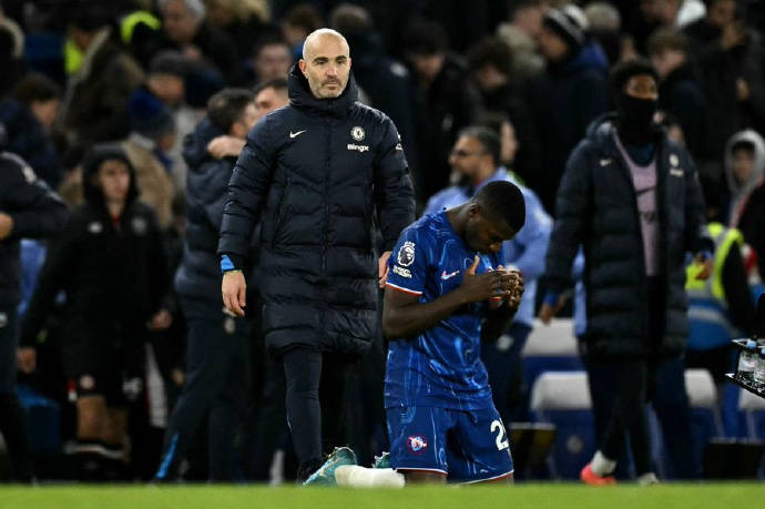 关于切尔西中场状态下滑,战术调整引发热议的信息 关于切尔西中场状态下滑,战术调整引发热议的信息