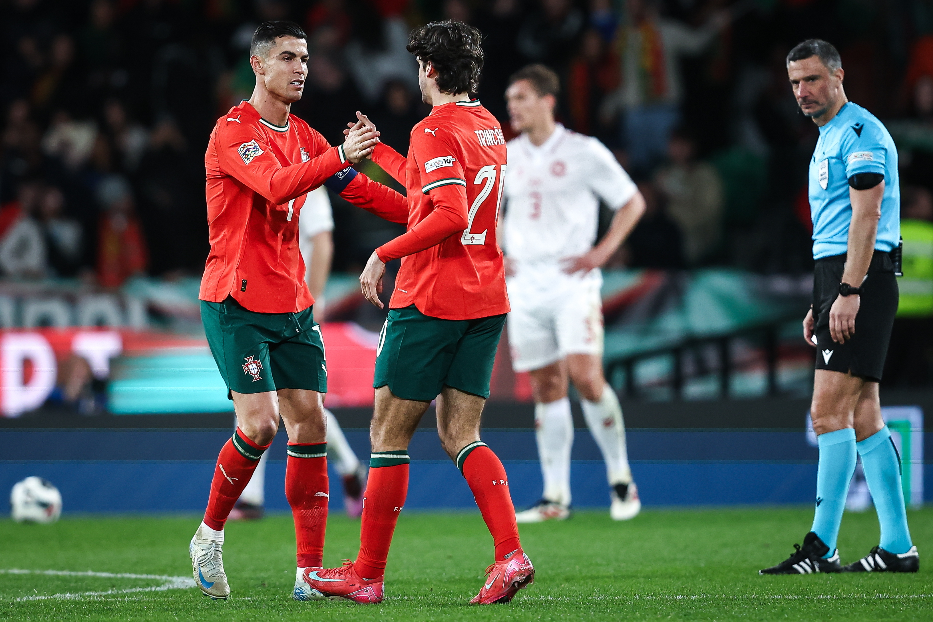 包含欧国联半决赛,两支强队展开激烈角逐的词条 包含欧国联半决赛,两支强队展开激烈角逐的词条