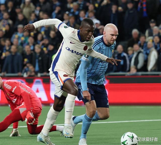 阿塞纳尔表现抢眼,球队晋级联赛 阿塞纳尔表现抢眼,球队晋级联赛