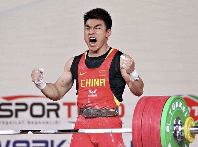 包含西班牙击剑队技压群雄，问鼎头名的词条