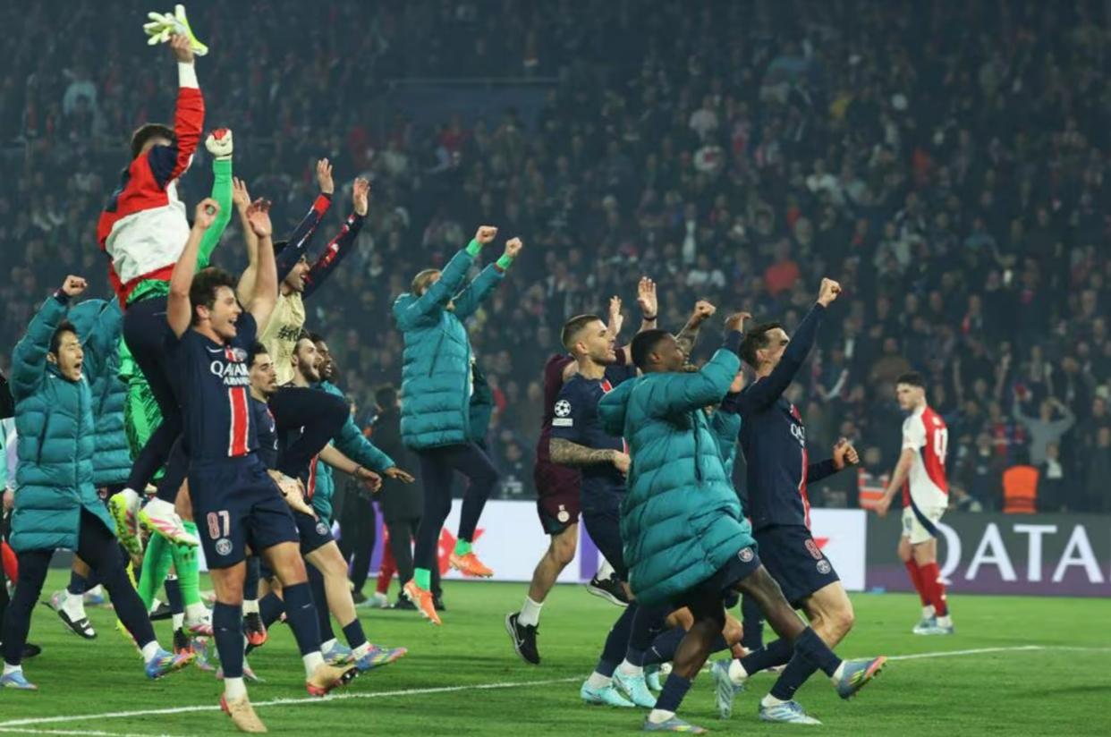 包含巴黎圣日耳曼横扫对手，取得八连胜的词条