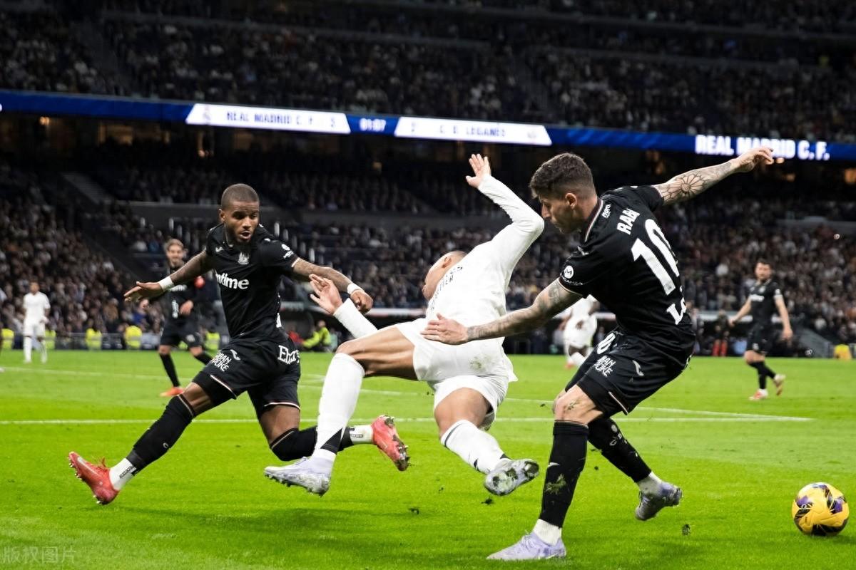 开云体育中国-包含门将表现抢眼!皇马欧冠首场零封对手!的词条