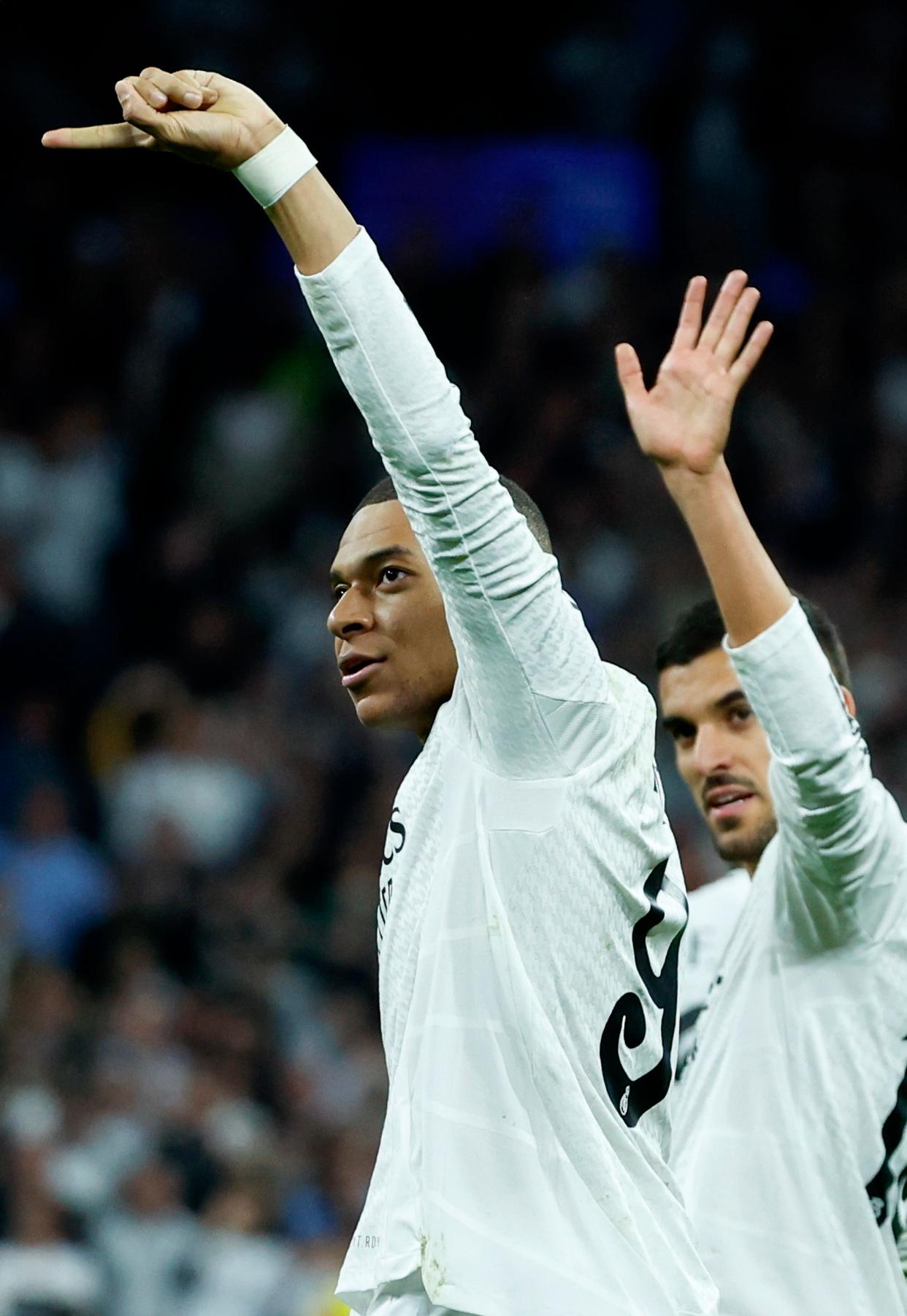 包含门将表现抢眼！皇马欧冠首场零封对手！的词条