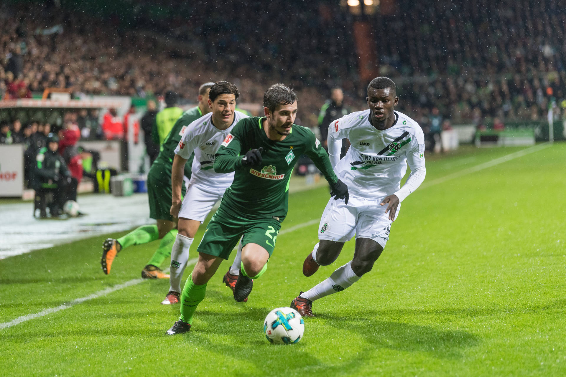 不莱梅攻势猛烈，主场取得惊人胜利