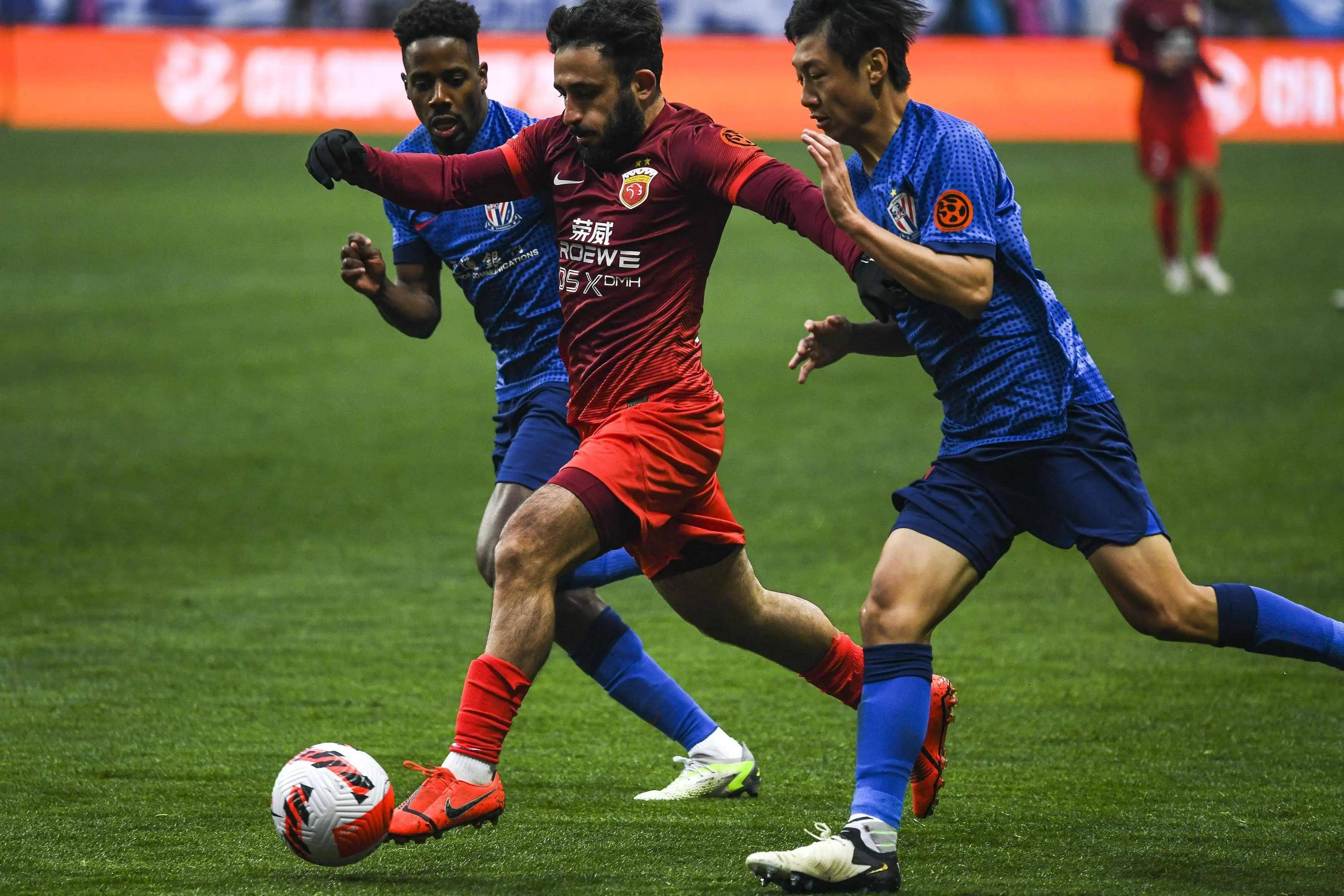 十六强比赛中谁能称雄，成为焦点话题