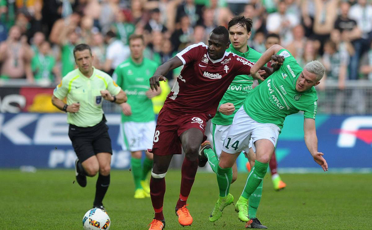 关于捷克队展开疯狂攻势，力争进球得分的信息