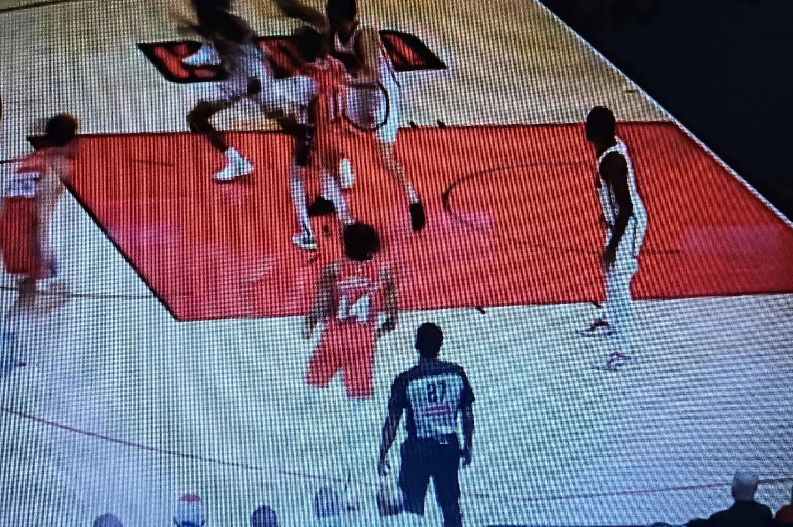 开云体育平台APP-火箭队遭遇连败,主教练受压