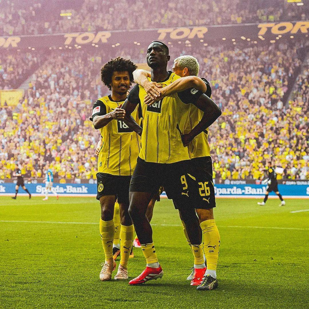 多特蒙德主教练调整队形,期待取得突破 多特蒙德主教练调整队形,期待取得突破