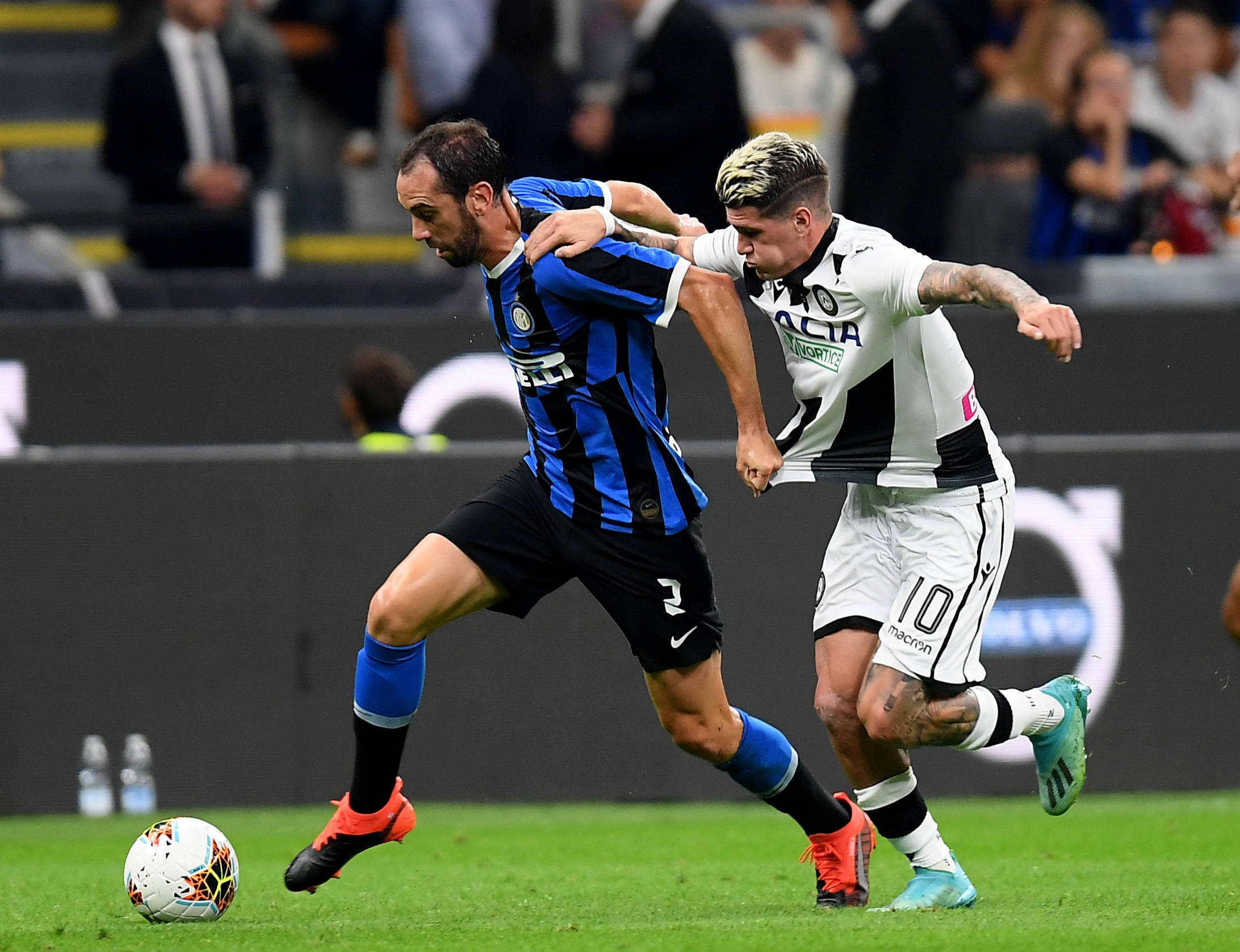 米兰客场面临卡利亚里，必须全力以赴