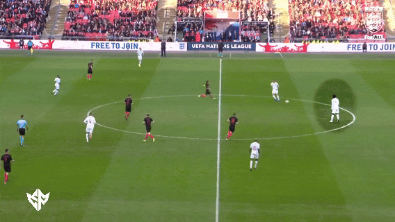 开云体育下载-足球比赛节奏明快,对决激烈激荡人心