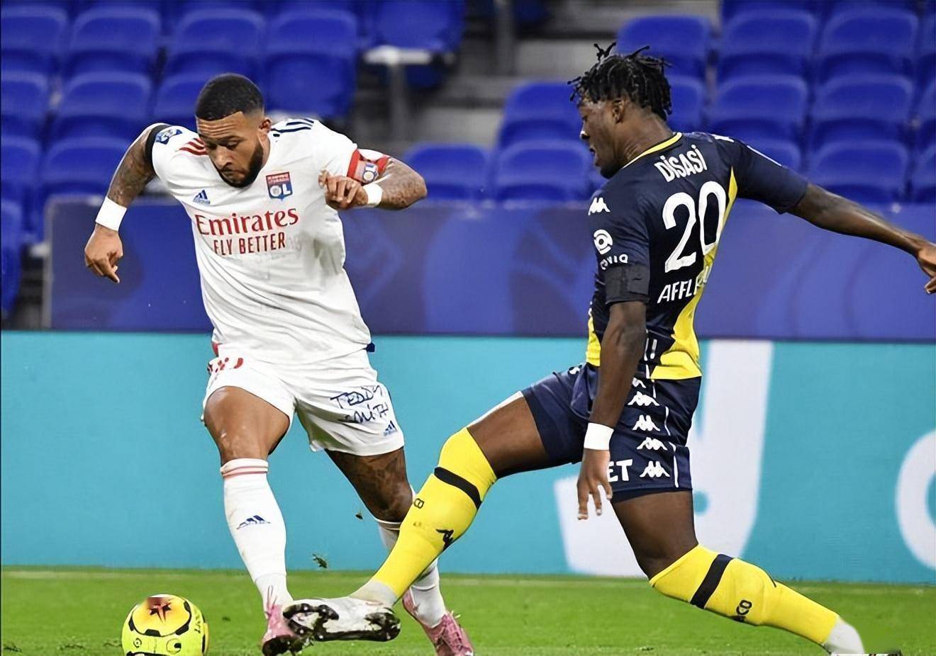 里昂球员在法甲联赛中取得关键胜利 里昂球员在法甲联赛中取得关键胜利