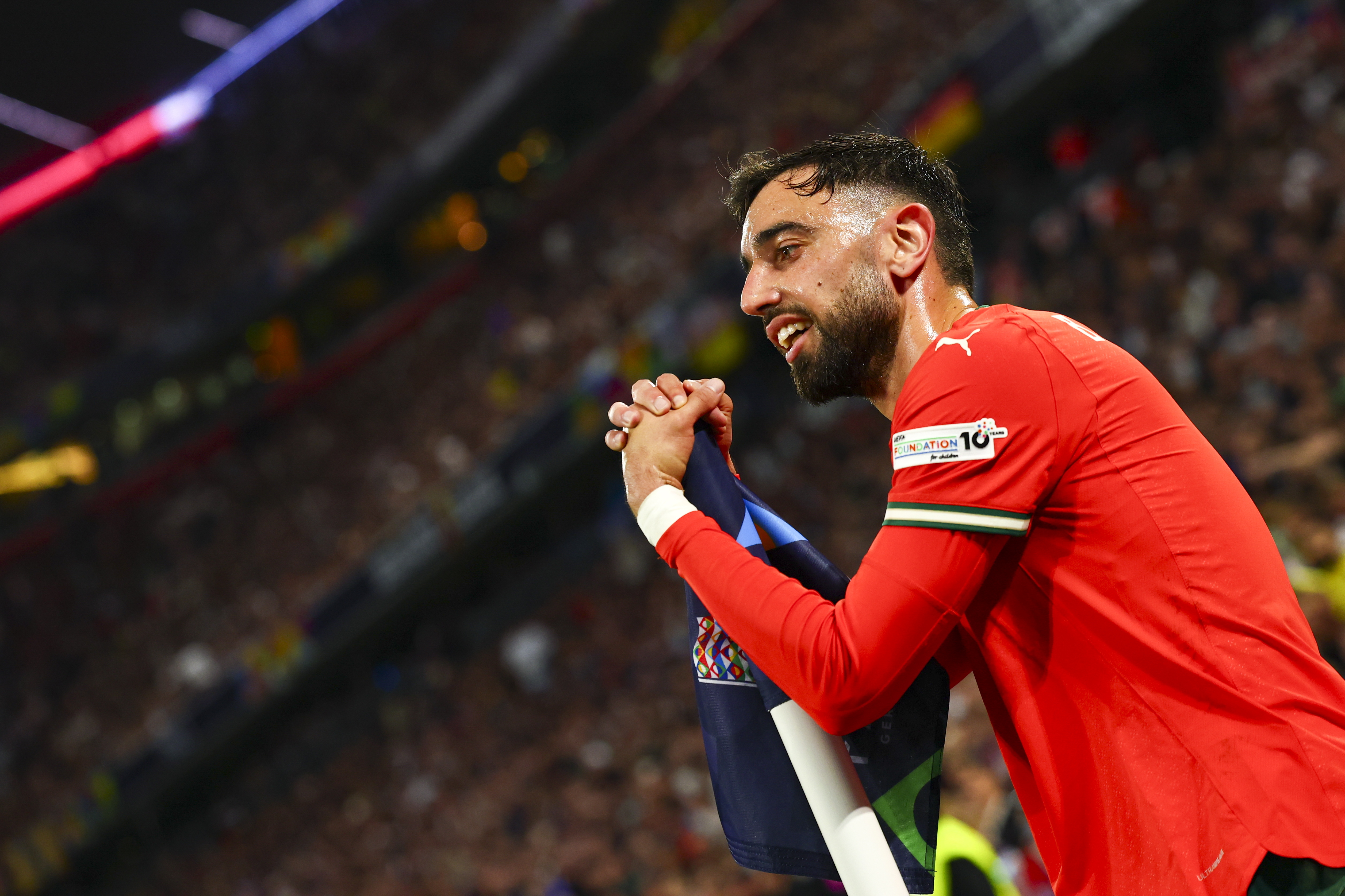 葡萄牙国家队在关键比赛中发挥出色,晋级欧洲联赛半决赛 葡萄牙国家队在关键比赛中发挥出色,晋级欧洲联赛半决赛