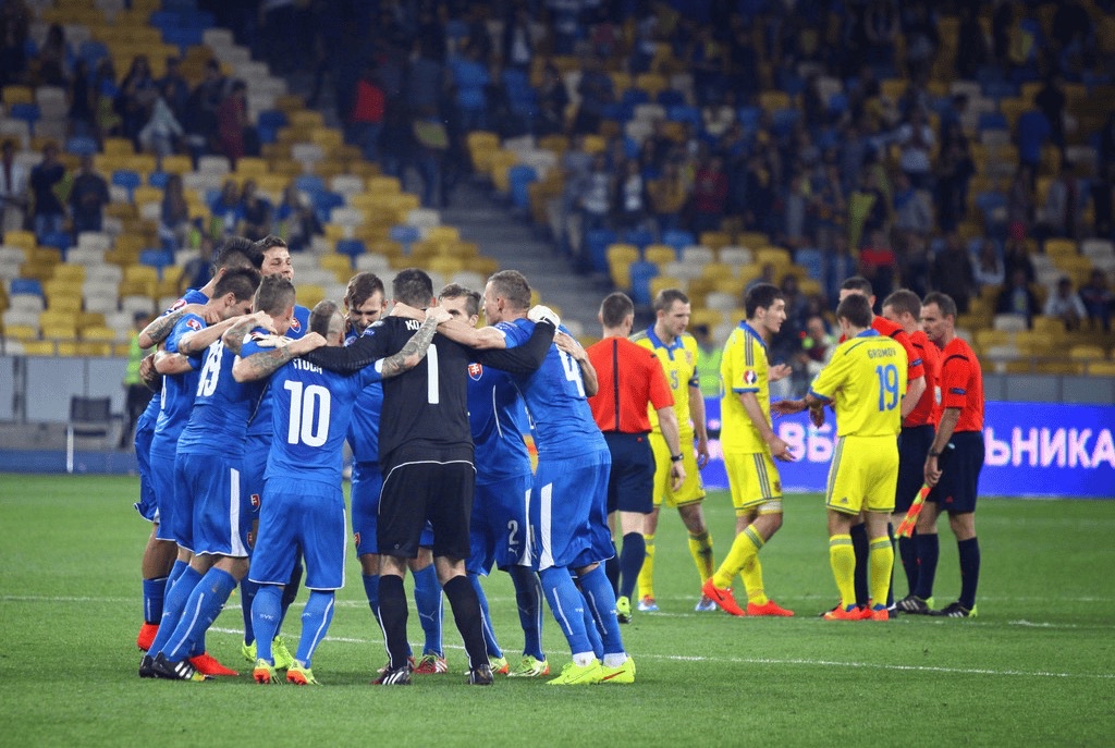 斯洛伐克队实力强劲,击败挪威晋级欧洲杯资格赛 斯洛伐克队实力强劲,击败挪威晋级欧洲杯资格赛