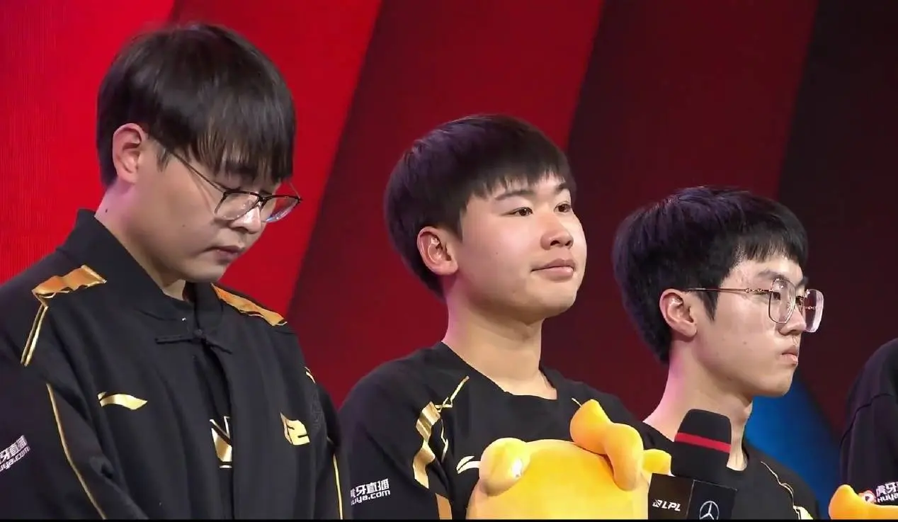 开云下载-包含RNG险胜TSM,Bin团战一打五强强对话四强赛,技惊四座的词条