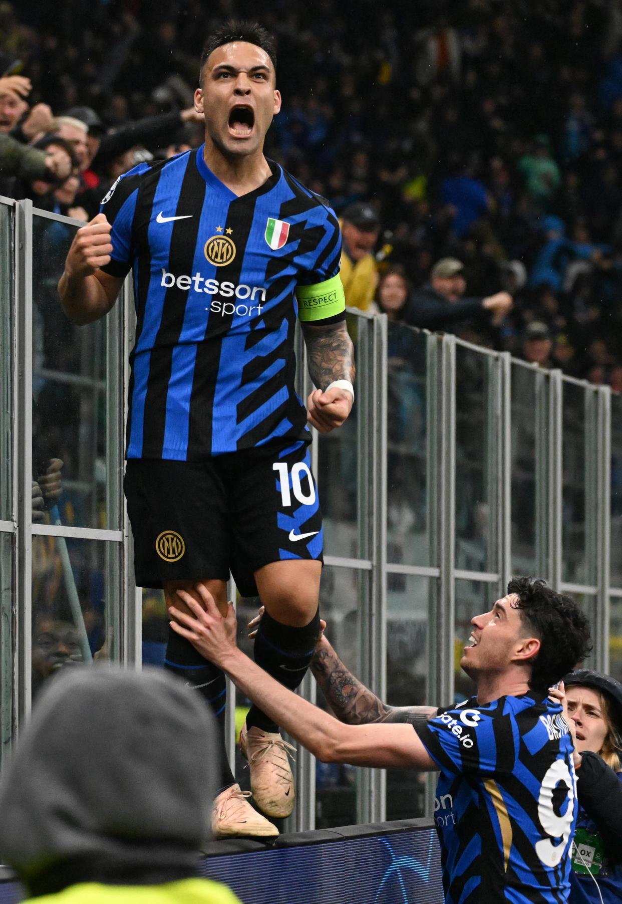 国际米兰主场大胜,冠军宝座仍在眼前 国际米兰主场大胜,冠军宝座仍在眼前