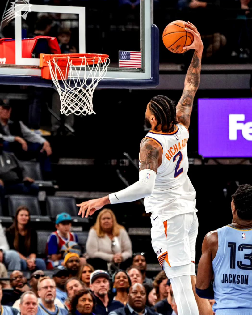 开云体育中国-太阳赢得与灰熊的争夺,布克得分领先的简单介绍