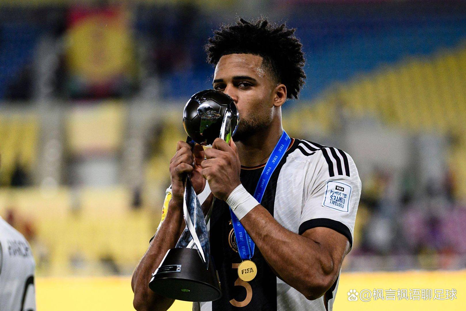 开云体育官网-多特蒙德足球队引进一名年轻有为的新星球员