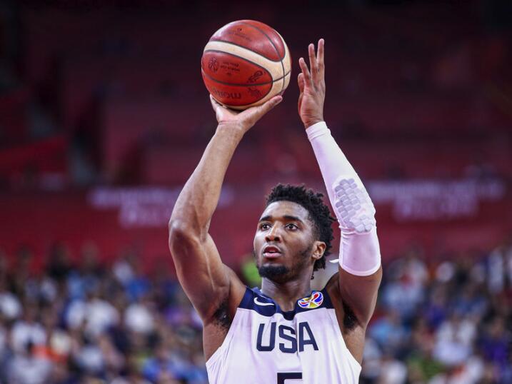 开云体育入口-上海队横扫吉林队,米切尔扛起全队