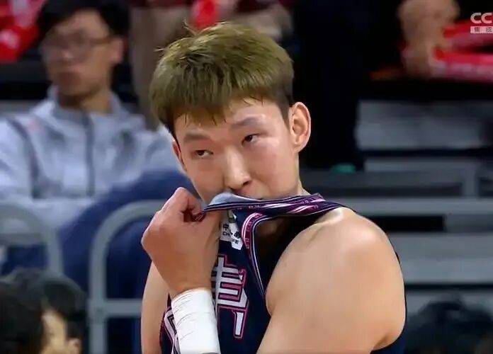 开云下载-独行侠完胜凯尔特人，周琦扛起全队