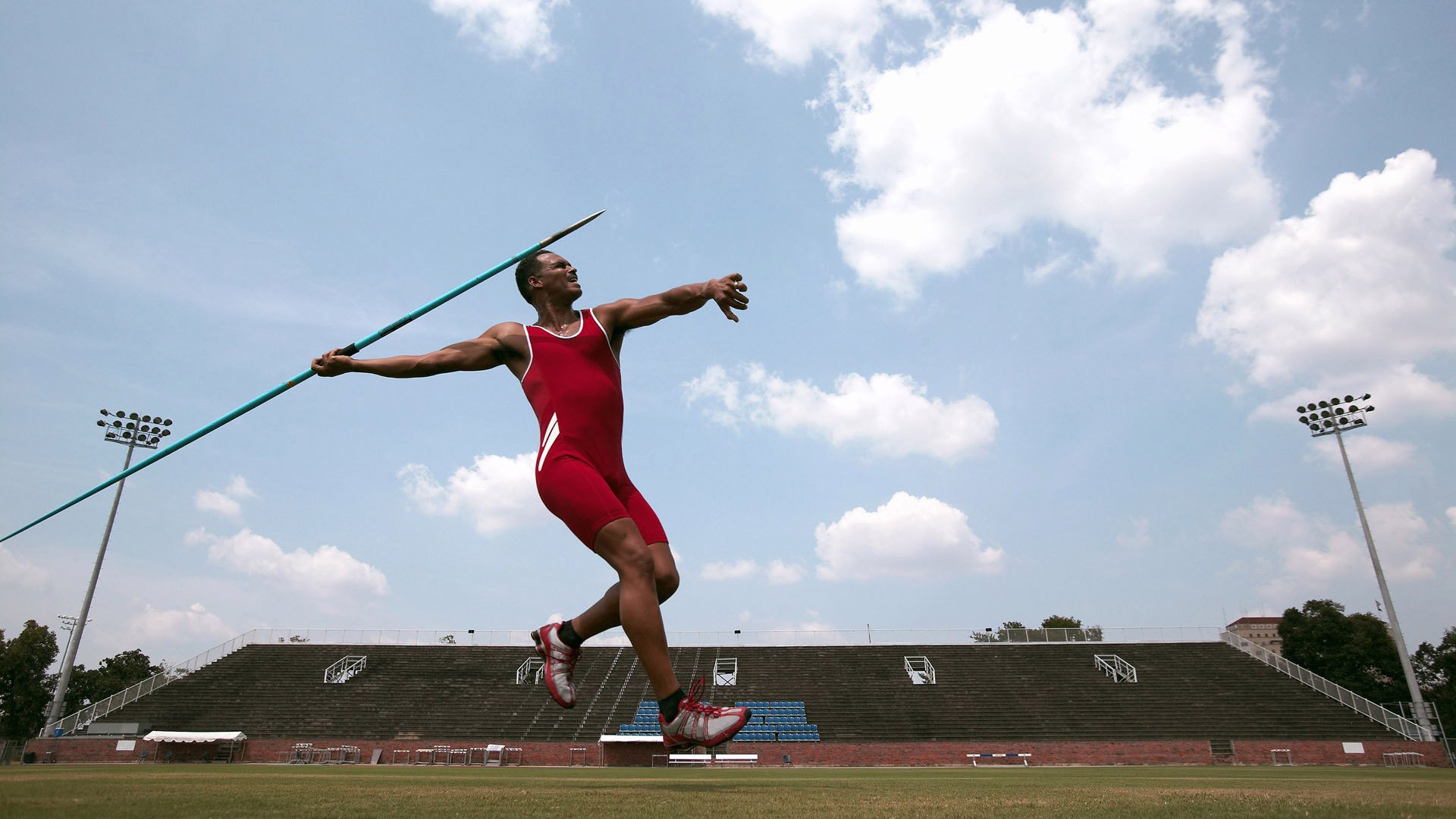 巴格达绿茵场与米兰城烽火线，当伊拉克死守遇上莱奥刷新纪录之夜